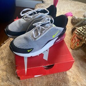 Nike Air Max 270 Volt Fuchsia big kids size 3. Use in good condition.